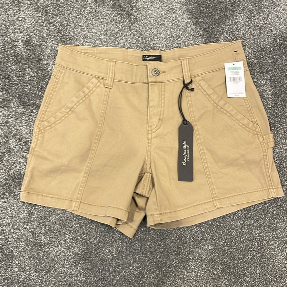 NWT! Khaki Shorts